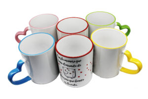Mug personalizado con color en el borde y oreja corazón de 11 oz